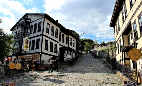 Taraklı lastikçi